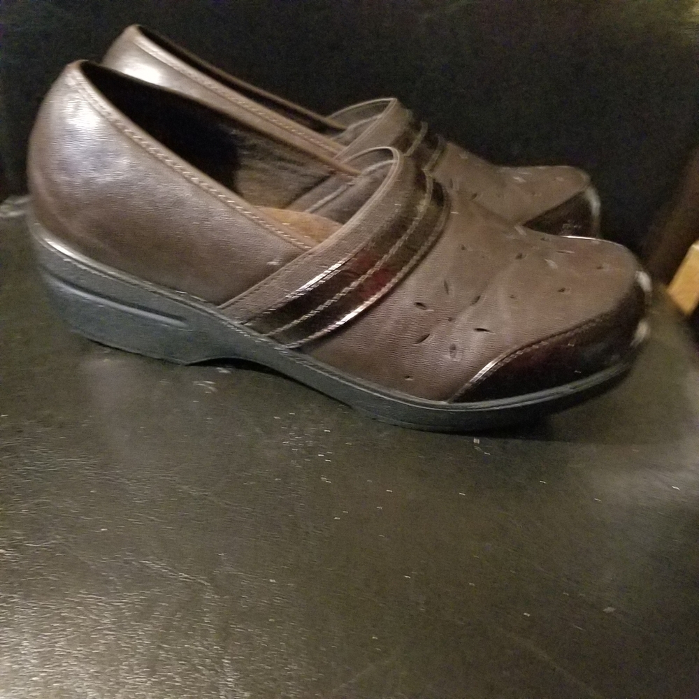 Ingaro size 9 womens clogs